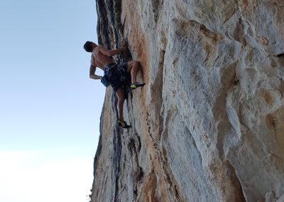 Hans in the Cave (Friends' Nest, 7a)